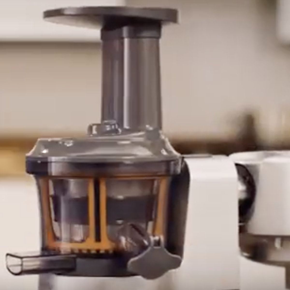 Kenwood Kitchen Machines - Accessories & Attachments - Assemblare l' estrattore per l'uso [video] - Cs, CAREservice