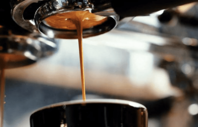 Cs, CAREservice prendersi-cura-della-macchina-espresso-670x430 Come mantenere la tua macchina del caffè espresso in buone condizioni: sgrassare e decalcificare regolarmente Consigli  Consigli 